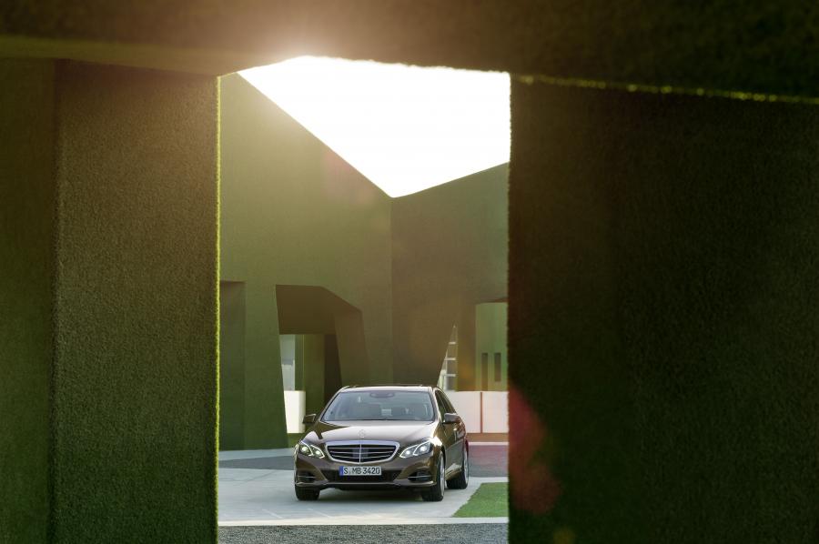  Mercedes-Benz E300 BlueTEC Hybrid 2013 года  (фото 20 из 30)